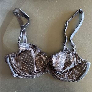 Black Underwire Bra with Lace Trim and Adjustable Straps